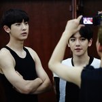 [찬열] 오늘자 스엠나우 박찬열 민소매..