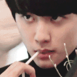 [EXO] 근데너네 <b>폰질</b> 오래하고있으면 눈