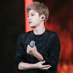 블랙패션으로 <b>시크</b>해진 엘