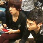 게임에 <b>열중</b>하는 아이돌 모음