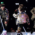 [EXO] <b>분명</b> 밀어내는 사람이 맏형입니다