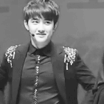 [도경수] 짤 <b>네</b>개에 미칠듯이 숨막힘..