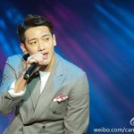 <b>성룡</b> 콘서트에 초대받은 비! 머리 예쁘다..