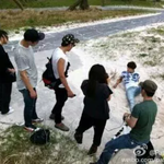 [EXO] 우리종인이는<b>길바닥</b>에누워서사진찍어도