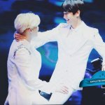 [EXO] 뭔데<b>뒷덜미</b>를잡으심..?
