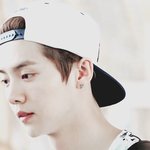 [루한] <b>모자</b> 거꾸로쓰는거 너무 잘 어울려 ㅠㅠ