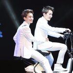 [EXO] 김<b>형제</b>요즘미모미친듯;;