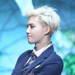 [EXO] 찬열이 뭐<b>피해</b>다니는거야?
