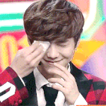 [EXO] 루한의 땀을 닦아주었다