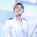 콘서트에서 더 빛나는 엘<b>명수</b>ㅋㅋ