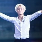 [EXO] 기자들 탱큥터지고 <b>건더기</b>한개 잡으려고 애들 조온나 따라다니는듯