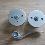 쫩... 문고리 만든 회사 사람 짜증나게 만드네요.