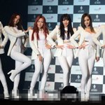 아이돌들의 흰바지 <b>패션들</b>