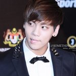 <b>입술</b> 뜯는 모습도 귀여운 男아이돌들