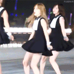 [소녀시대] 공연중 원피스 끈 내려간 <b>태연</b>..