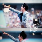 [찬열] 전광판에 자기 나와서 <b>신난</b> 찬열이랰ㅋㅋㅋㅋ