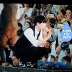 [찬열] 팬들한테 손흔들어주는 여리..ㅠ
