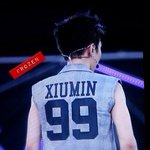 [시우민] 팔꿈치까지 씹덕이라니 부농부농해라