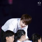 [EXO] 애기가 애기 <b>케어</b>함ㅠㅠㅠㅠ