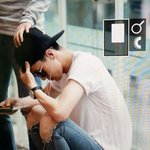 [EXO] 세훈이 오늘따라 핸드폰 자주 본다
