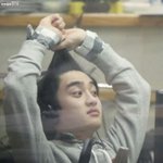 [EXO] 경수를 침대에 던지고 <b>방문</b>을 잠근 뒤