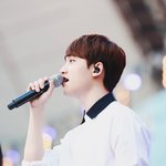 [EXO] <b>피치</b>듀 ㄹㅇ 사진 청량하게 찍는다
