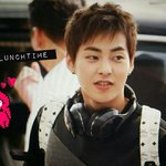 [시우민] 슈밍 헤드폰 삼성제품이야.