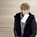 [EXO] ㅁㅊㄴ들 우민이 여권입에 문거나봐라