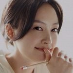 [몸매종결자] 하얀피부로 <b>특유</b>의 신비로움을 자아내는 그녀! 이나영
