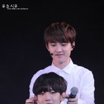 백현이에게 응징하는 디오