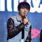 <b>흑발</b>한 방탄소년단 뷔