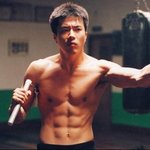 티셔츠를 뚫고 나올듯한 권상우 근육 ㄷㄷㄷ