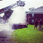 [추억파리여] 소방관들 아이스버킷 도와주다 <b>감전</b>사고