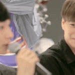 [<b>카이</b>] 씽이형 말하는거 보는데 눈빛이