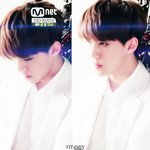 [EXO] 쇼타임찬열생일<b>때</b>구사<b>즈</b>생일사는거보는데