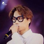[카이] 종인이 오늘 안경쓴 거 봐!!!!!!!!
