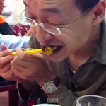 [가가] 꿈틀거리는 굼뱅이를 파는 <b>식당</b>
