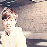 [카이] 인어들~ 그종인이<b>반쯤</b>넘어졌는데 허리힘으로일어서는움짤