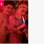 [EXO] 미즈하라 키코 노는 사진 한장(살색주위)