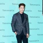 <b>젠틀</b>한 수트룩입은 홍종현