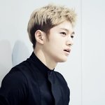 블랙셔츠입은 낫닝겐 엘