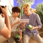 부자지간 같은 디오 <b>수호</b> 사진 한장 ㅠㅠ