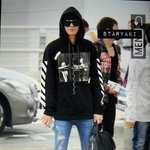 [찬열] 오늘자 <b>공항</b>차뇰 전신<b>샷</b>..