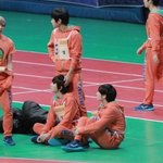 머리 씀<b>담</b>쓰담하는 훈훈한 아이돌