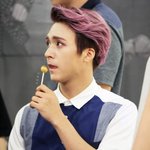 팬사인회 <b>사탕</b> 들고있는 귀여운 男아이돌