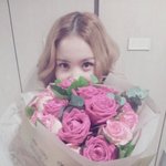 꽃만큼 <b>화사</b>한 女스타의 셀카