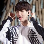 [EXO] 연애하면 이뻐진다<b>더니</b>..얼굴만큼은 정말 잘생긴 백현이