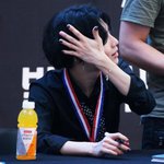 <b>태민</b>팬싸인회때 작정한듯한 샤이니팬들ㅋㅋ