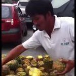 [나니] 파인애플 썰기의 <b>달인</b>