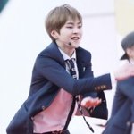 [EXO] 시우민이 머리기르고 밝은 브라운 하는순간